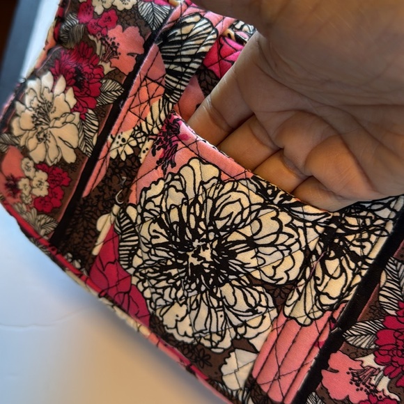 Like new Vera Bradley Floral Fabric Shoulder Bag Lightweight & Washable! - Picture 17 of 17